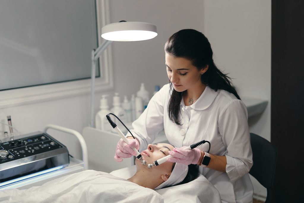 Rejuvenating facial treatment campaign creative for anonymous clinic lead generation case study